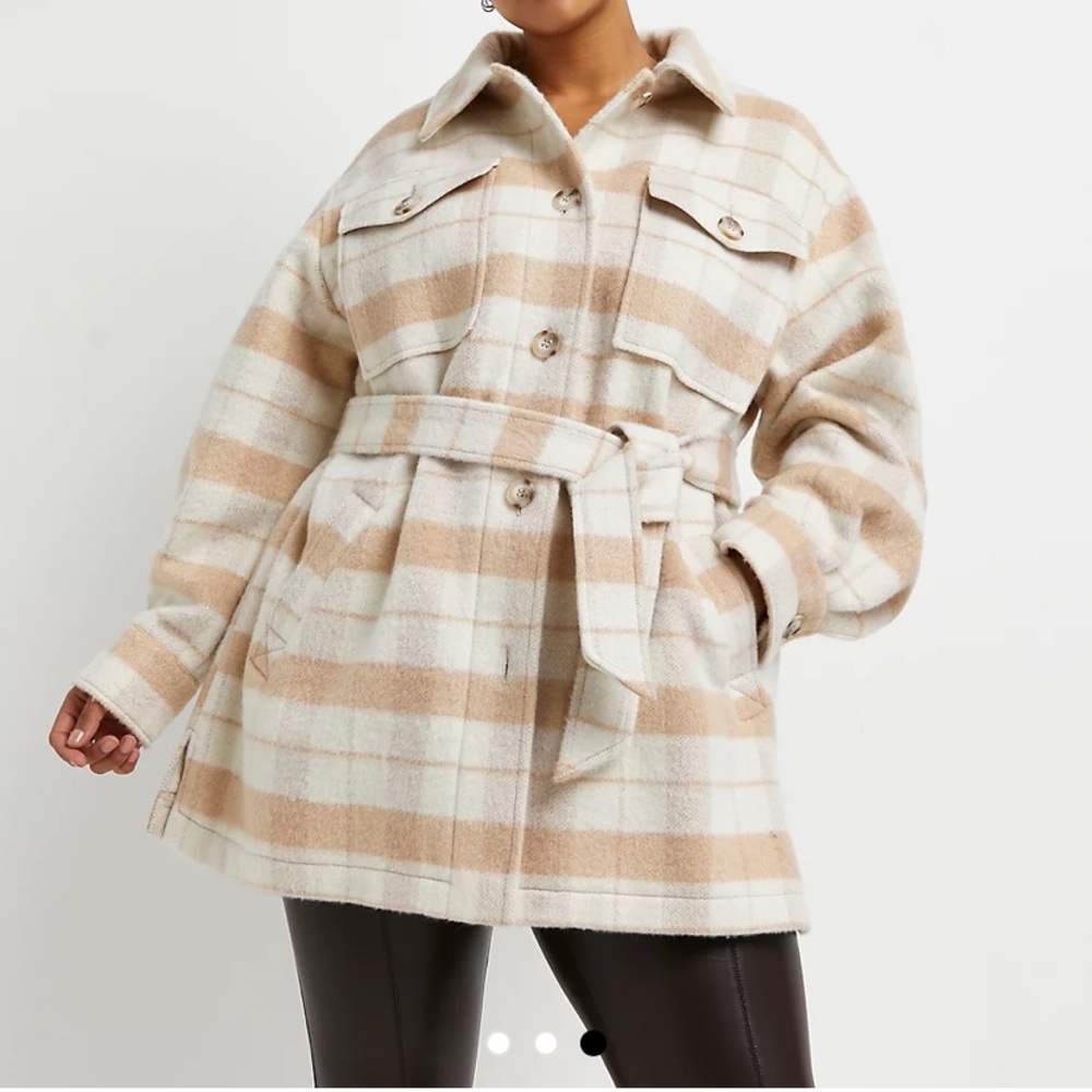 River island plaid Shacket size 18 brand new with tags I forgot to take off.